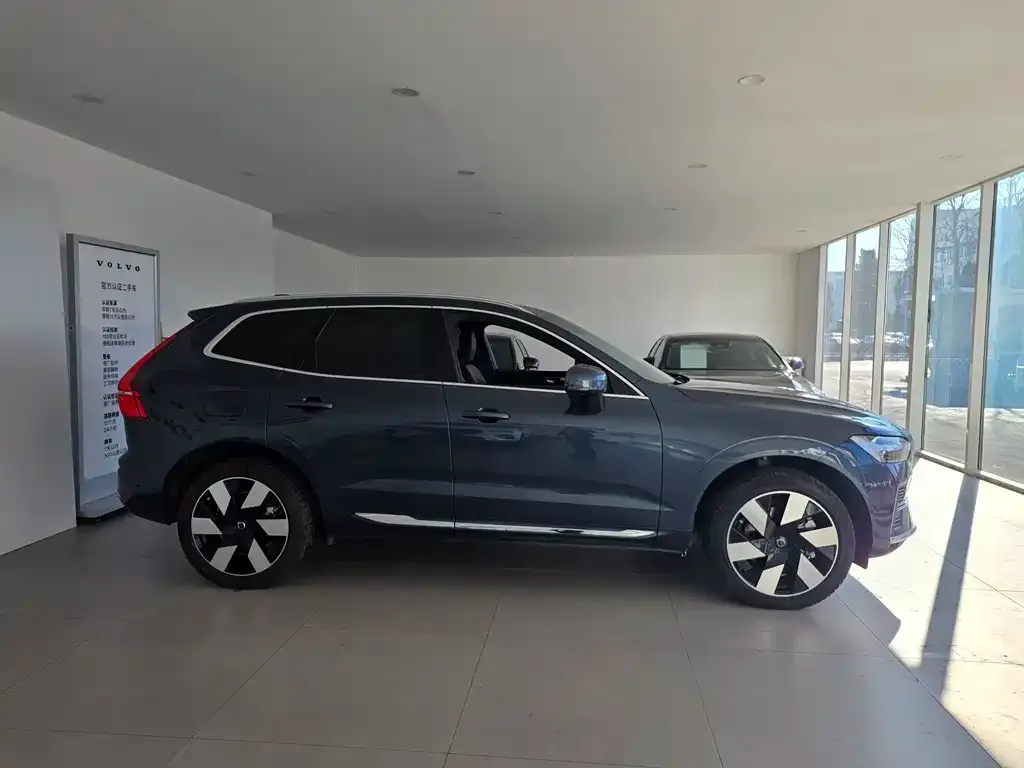 Volvo XC60 PHEV — фото 9