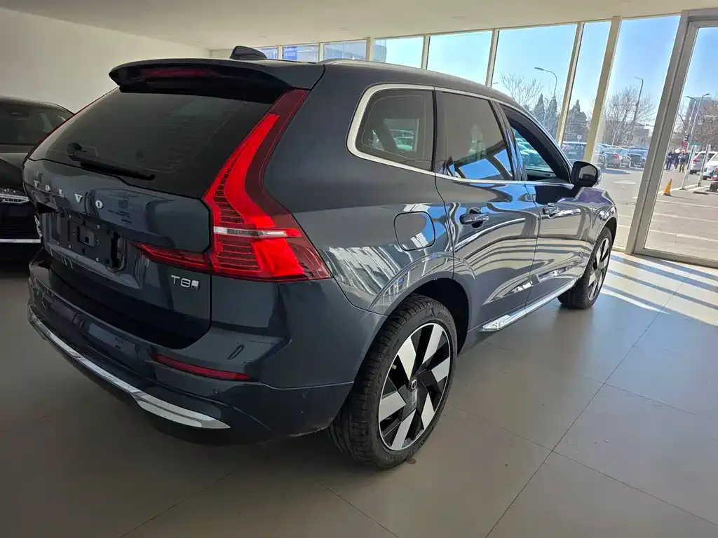 Volvo XC60 PHEV — фото 7