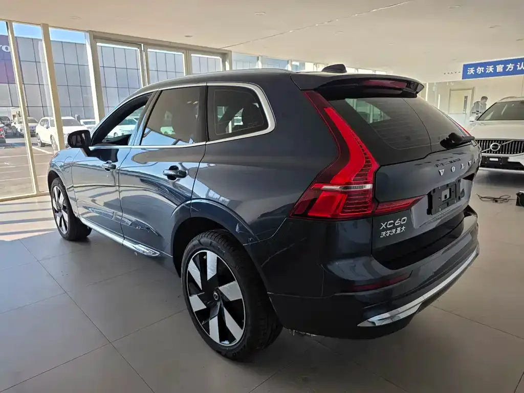 Volvo XC60 PHEV — фото 5