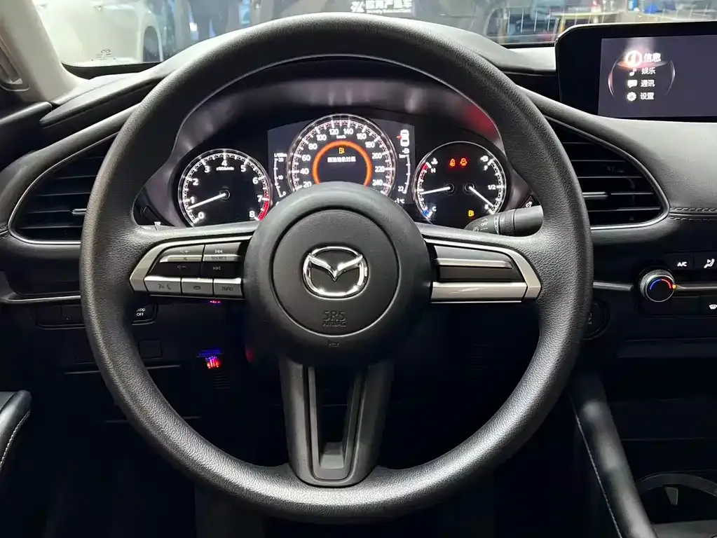 Mazda 3 Axela — фото 10