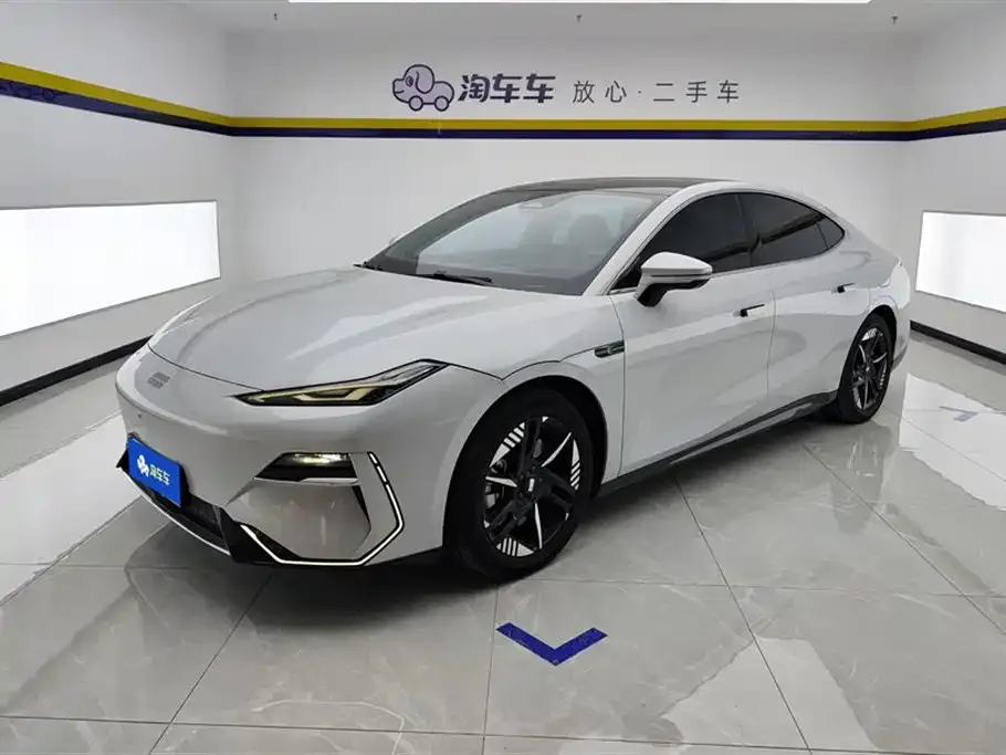 Geely Galaxy E8 — фото 1