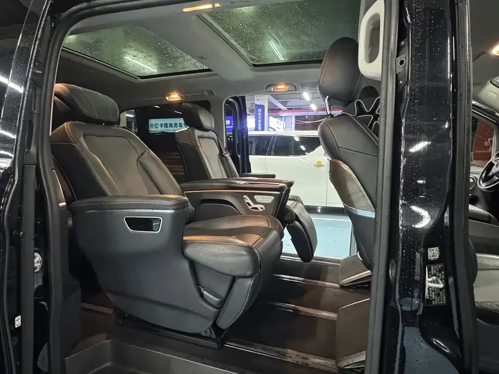 Mercedes-Benz V-Class 2022 из CN, фото 2