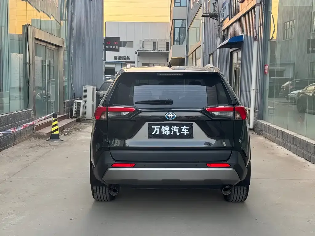 Toyota RAV4 2023 из CN, фото 9