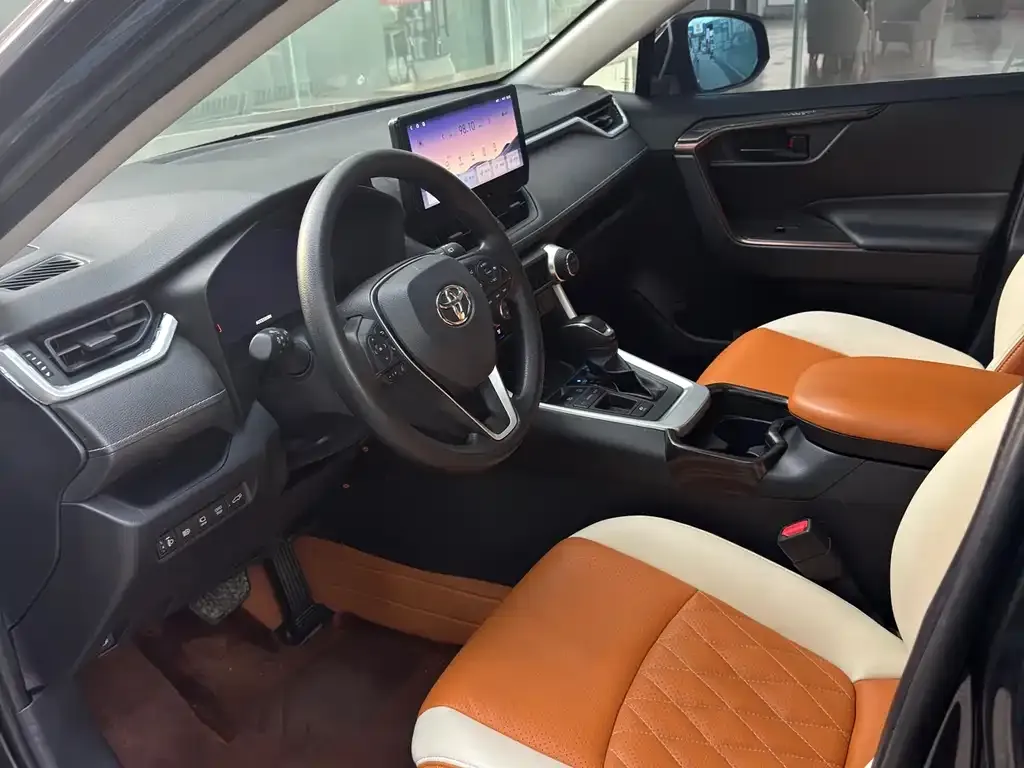 Toyota RAV4 2023 из CN, фото 3
