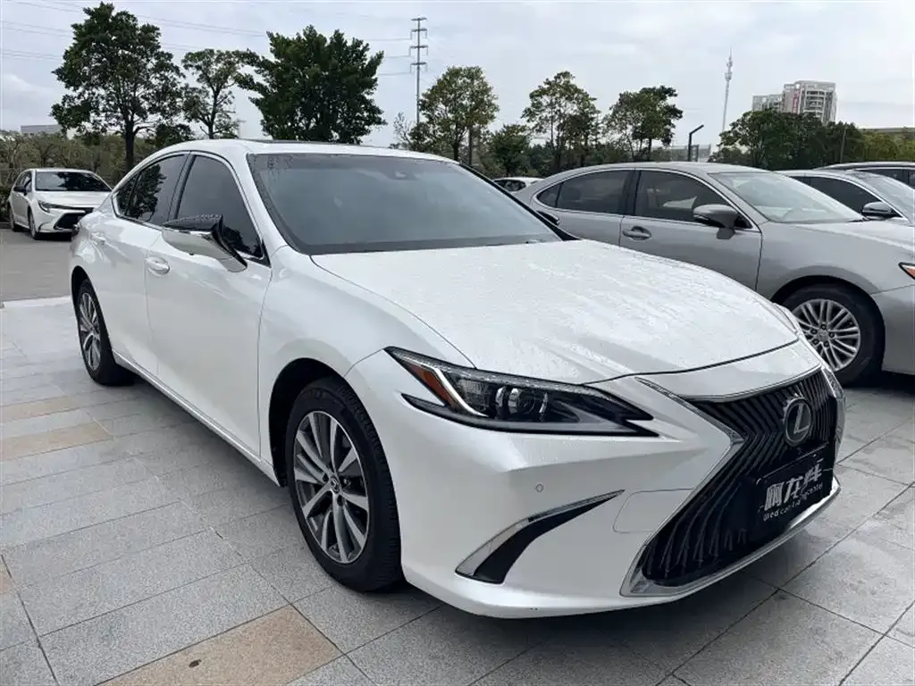 Lexus ES — фото 5