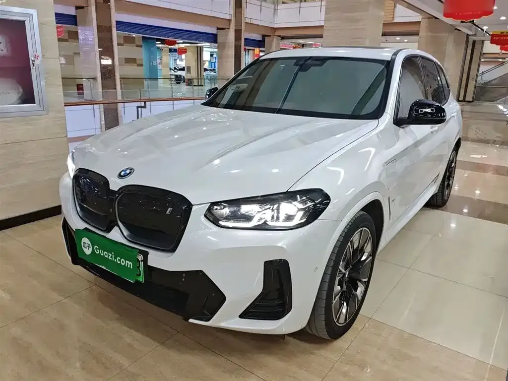 BMW iX3 — фото 1