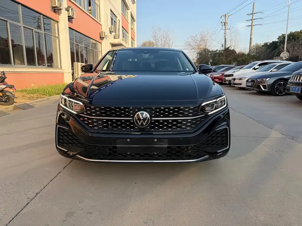 Volkswagen Passat — фото 1