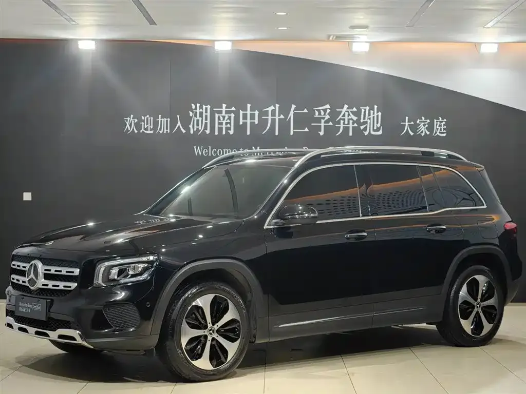 Mercedes-Benz GLB — фото 1