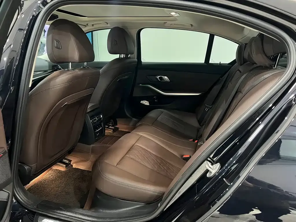 BMW 3 Series 2024 из CN, фото 3
