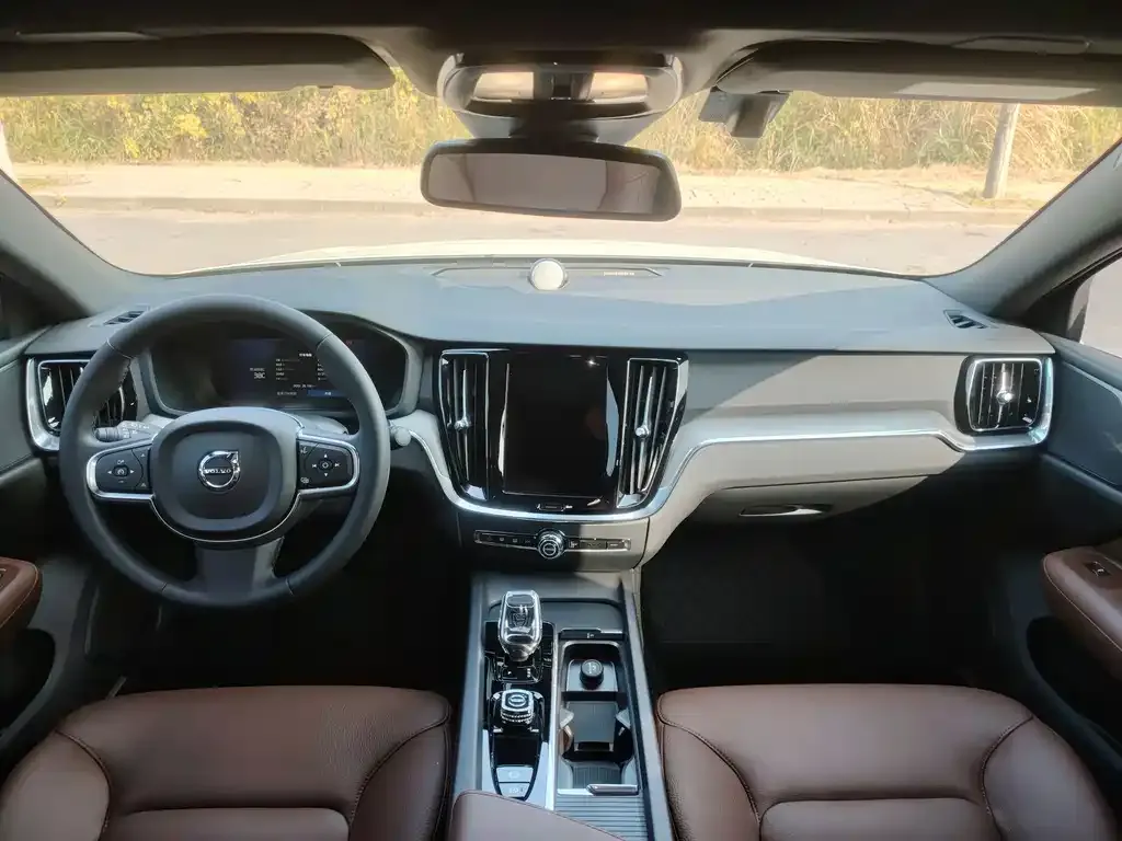 Volvo S60 — фото 10