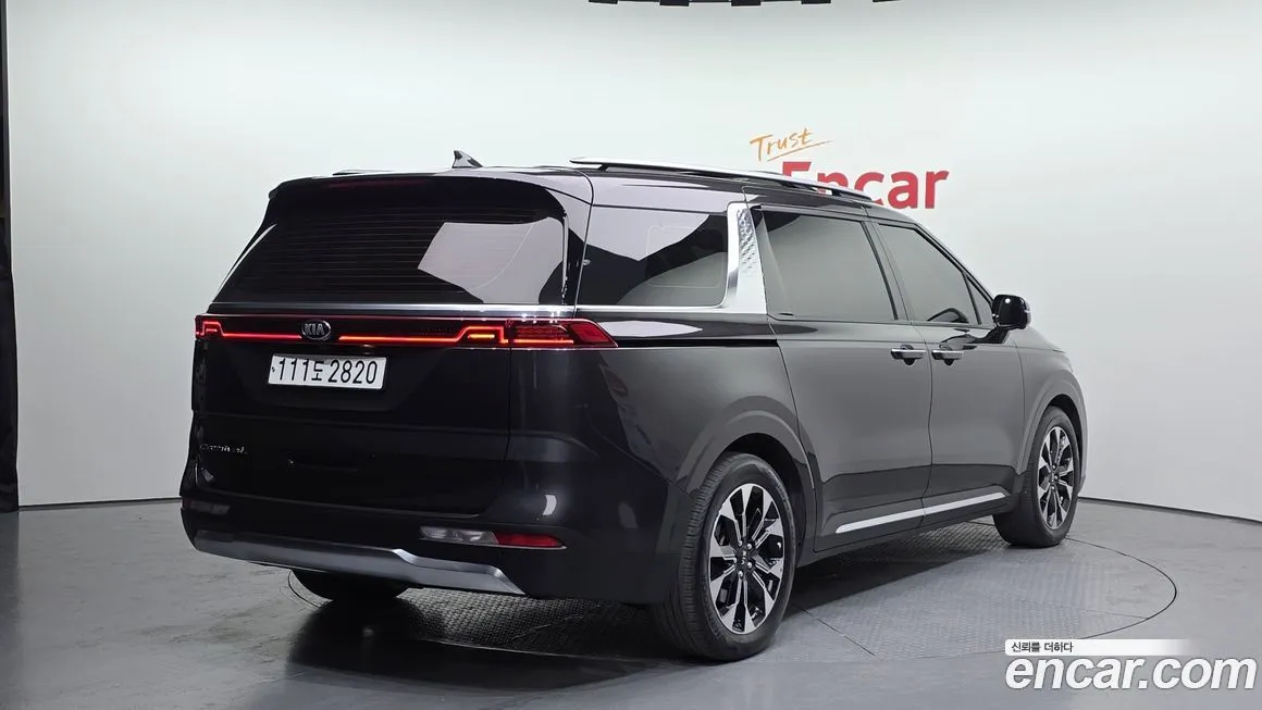 Kia Carnival — фото 9