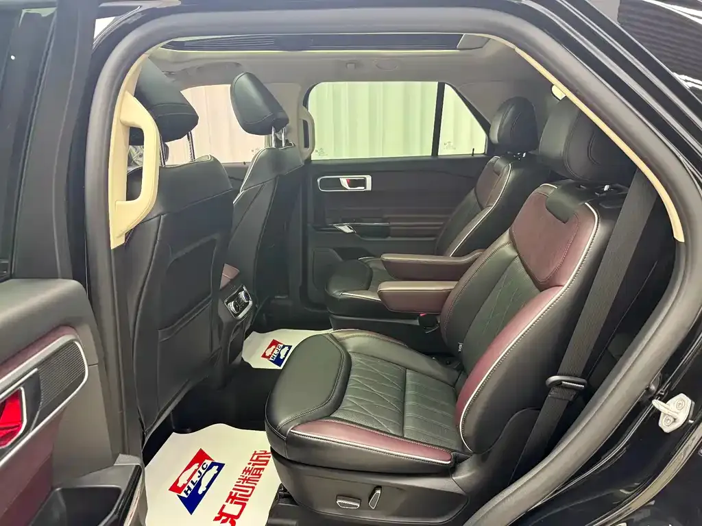 Ford Explorer 2023 из CN, фото 5