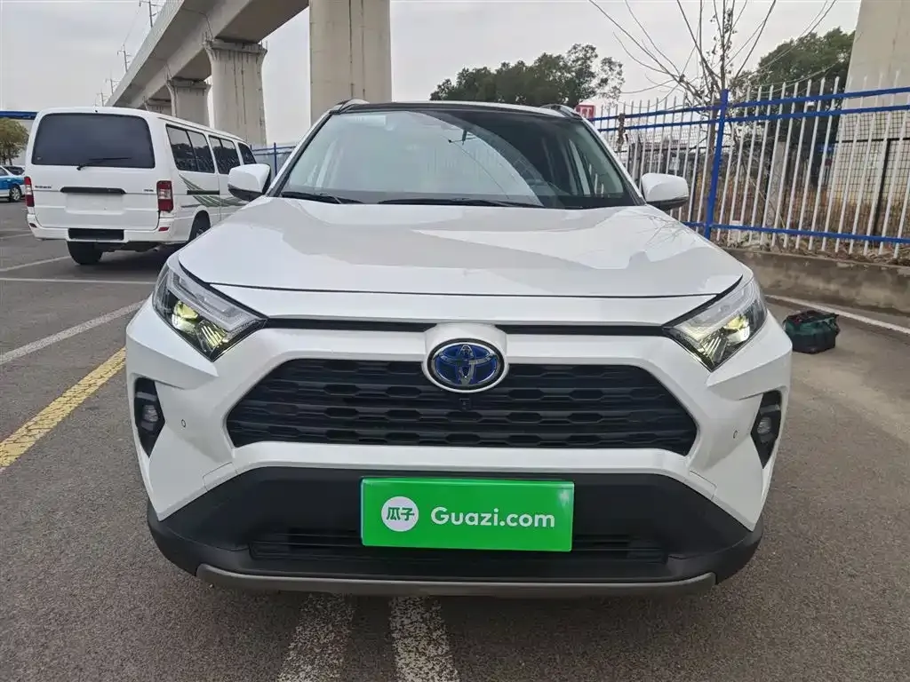 Toyota RAV4 2024 из CN, фото 2