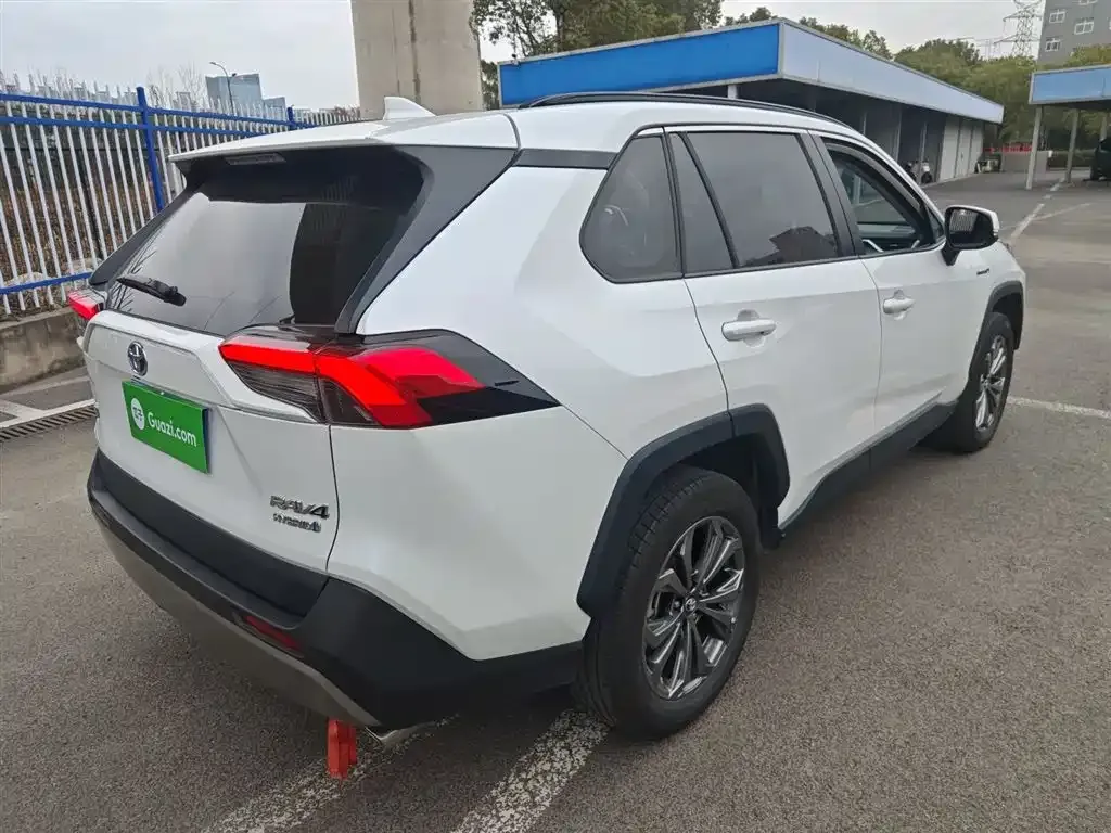 Toyota RAV4 2024 из CN, фото 3