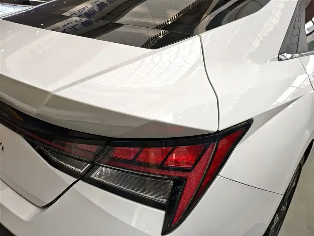Hyundai Elantra — фото 3