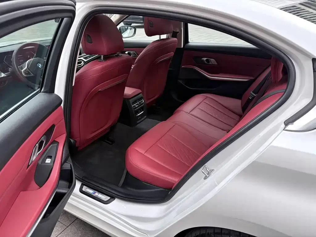 BMW 3 Series 2023 из CN, фото 2