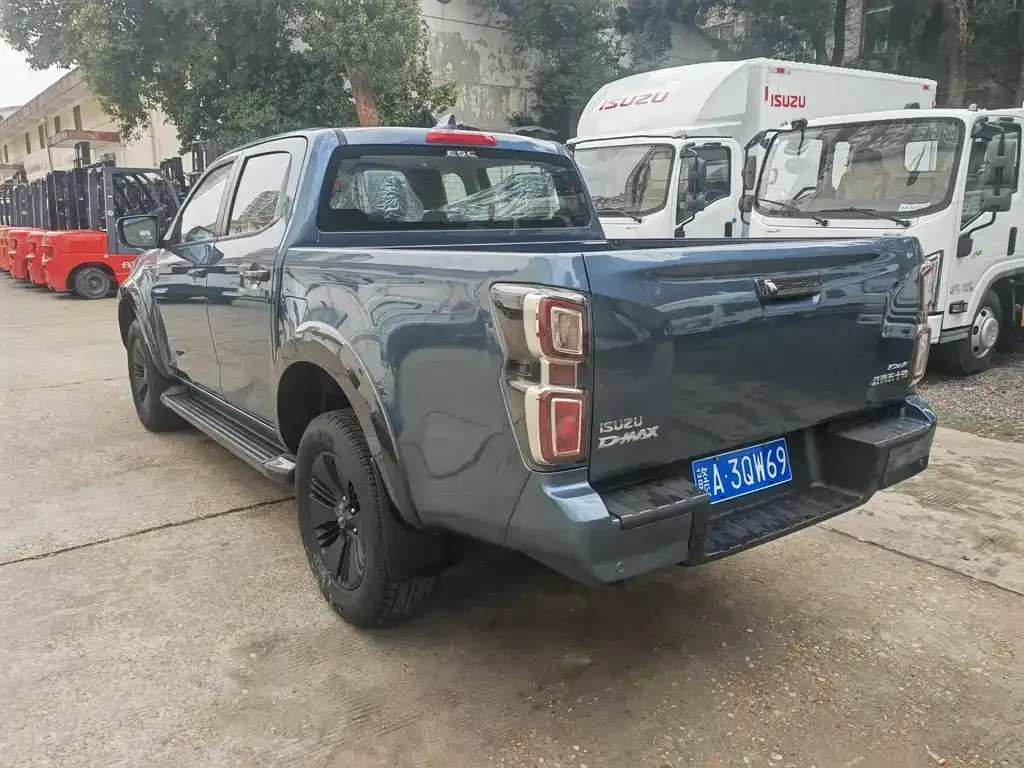 Isuzu D-MAX — фото 10