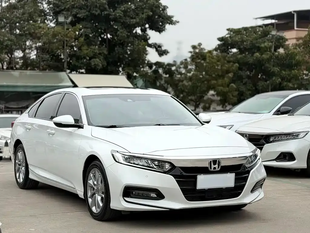 Honda Accord — фото 1