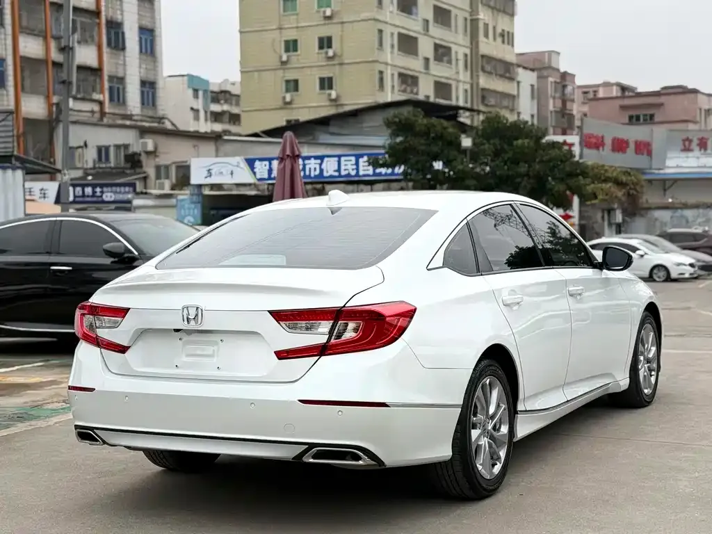 Honda Accord — фото 6