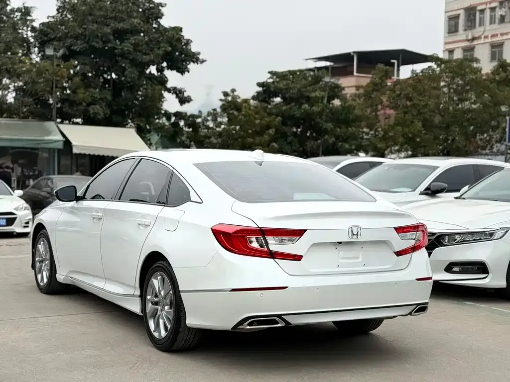 Honda Accord — фото 3