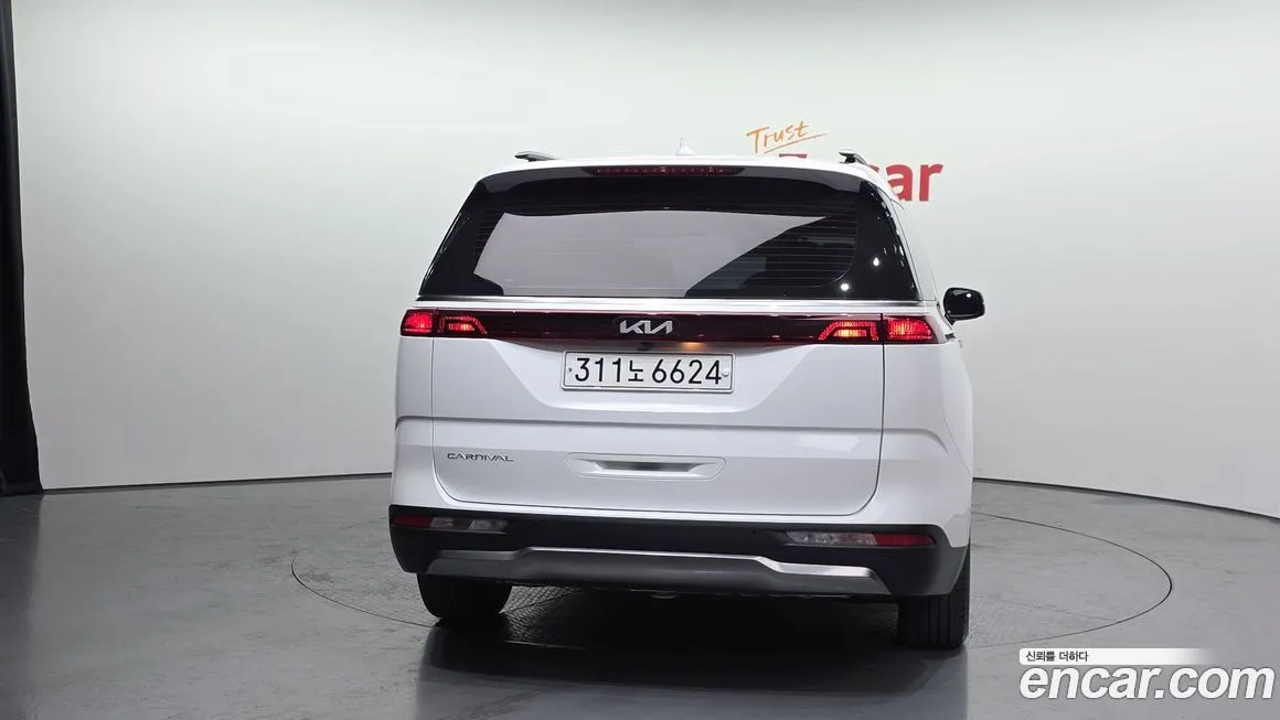 Kia Carnival — фото 10
