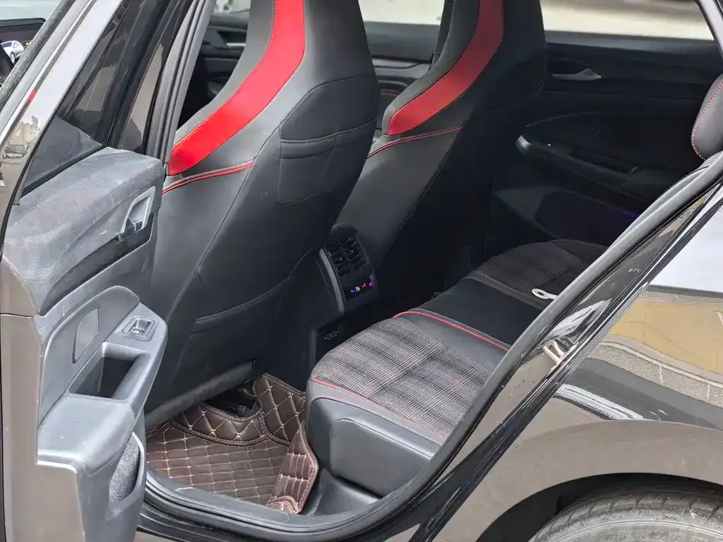 Volkswagen Golf GTI 2023 из CN, фото 9