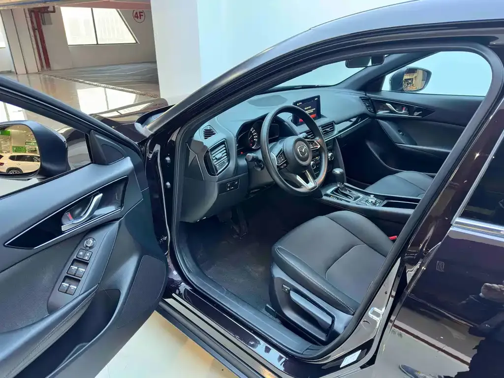 Mazda CX-4 2023 из CN, фото 3