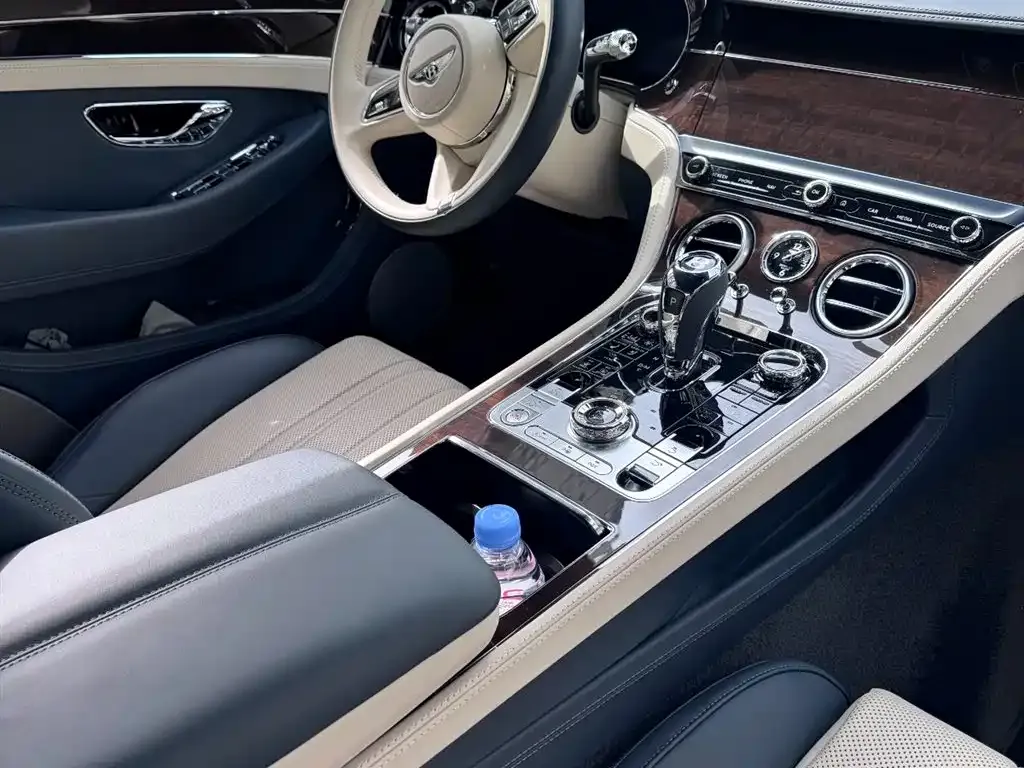 Bentley Continental 2021 из CN, фото 3