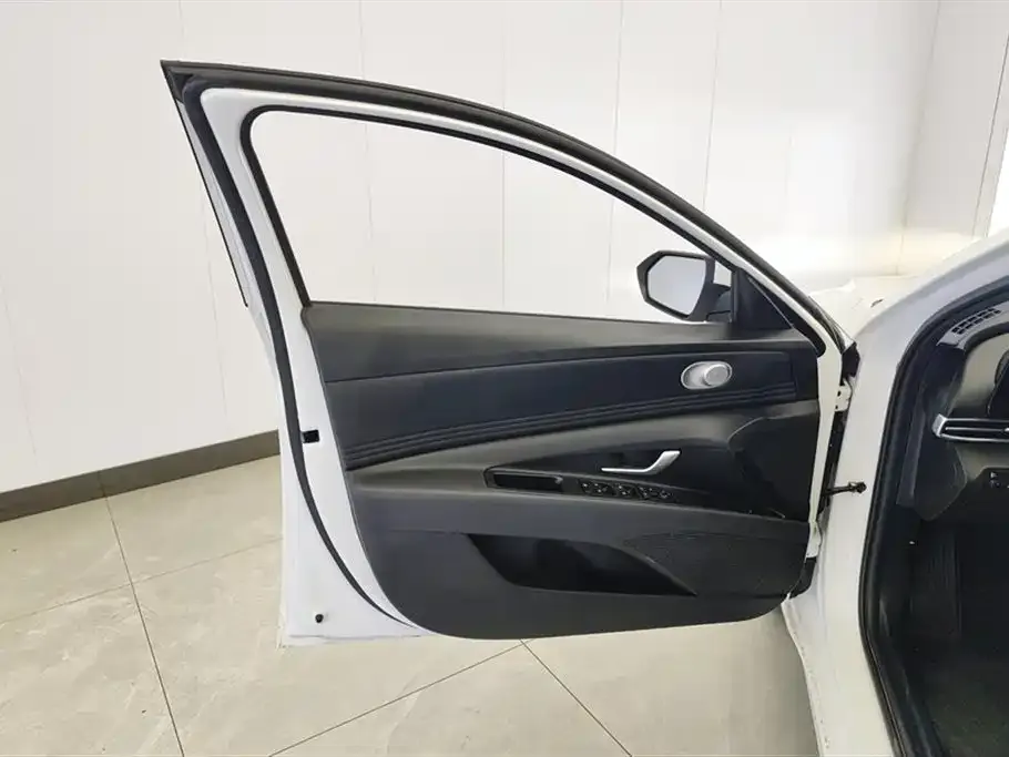 Hyundai Elantra — фото 9