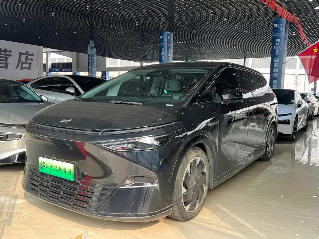 XPeng X9 — фото 1