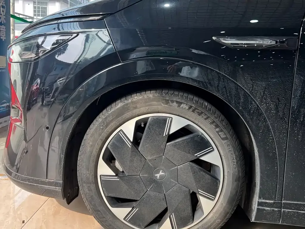 XPeng X9 — фото 9