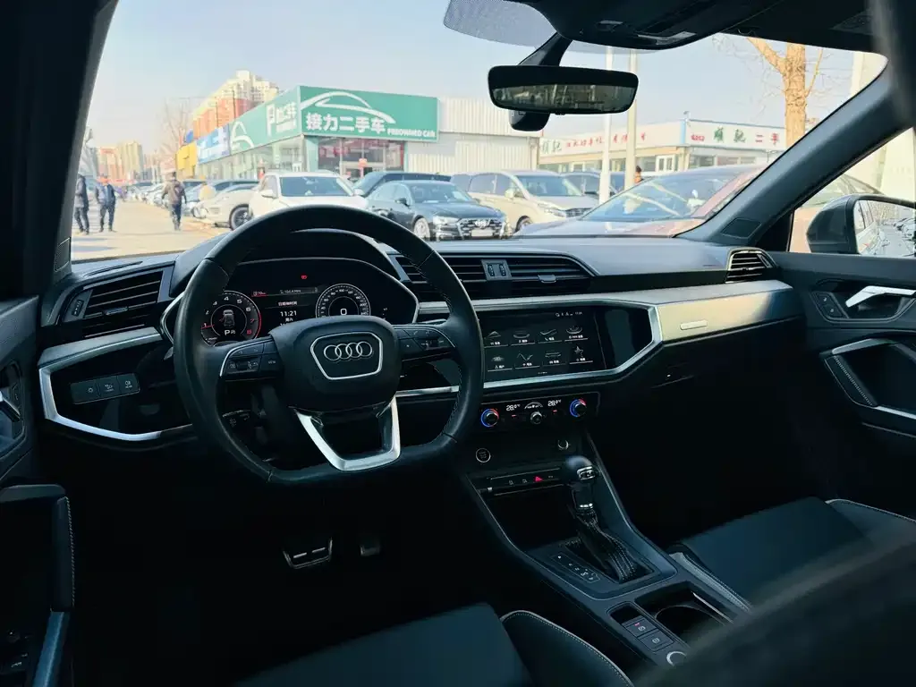 Audi Q3 — фото 10
