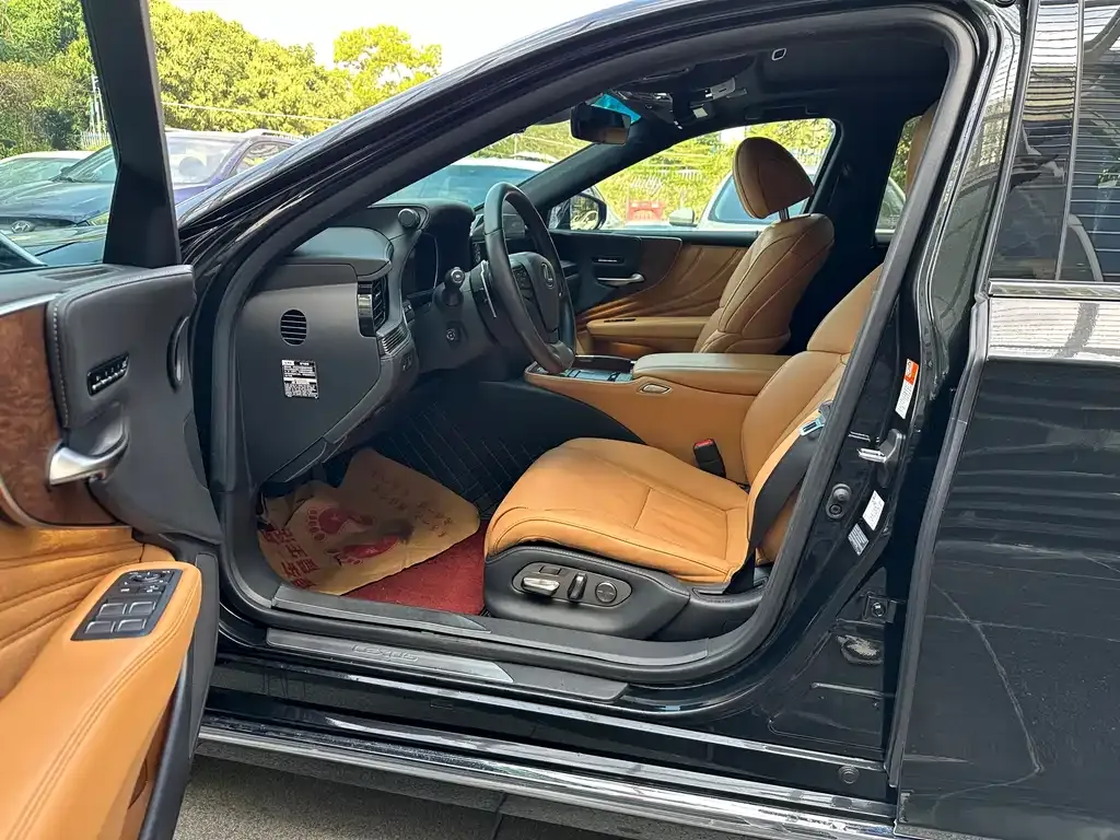 Lexus LS 2021 из CN, фото 3