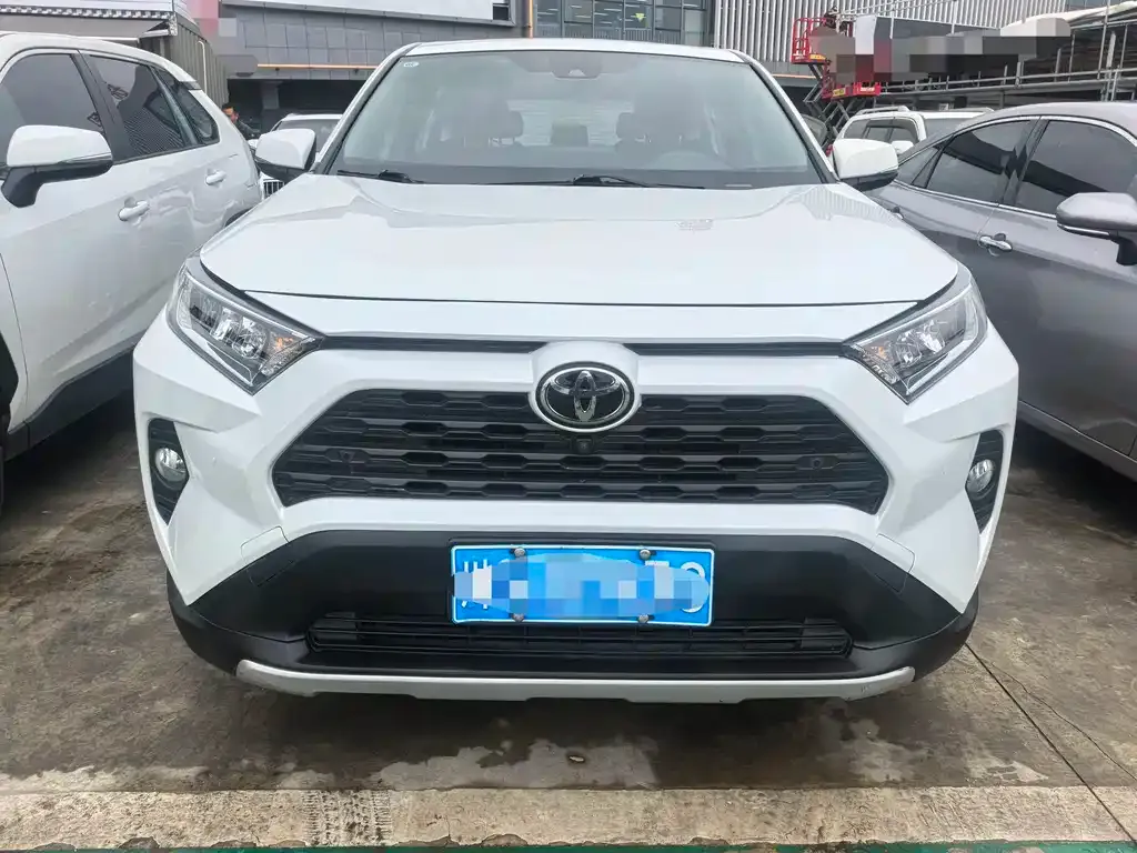 Toyota RAV4 — фото 4