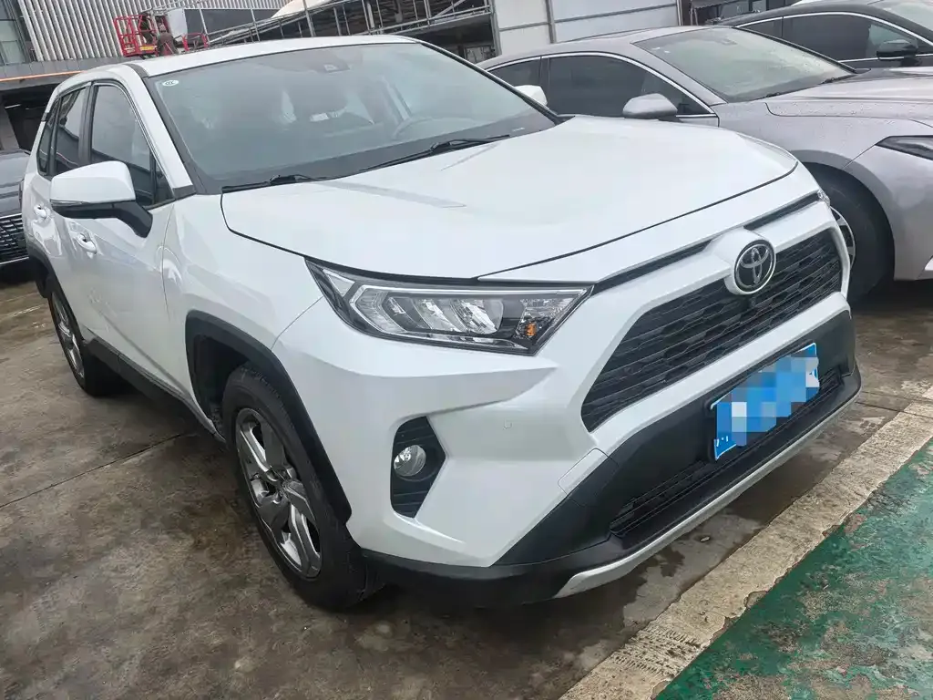 Toyota RAV4 — фото 6