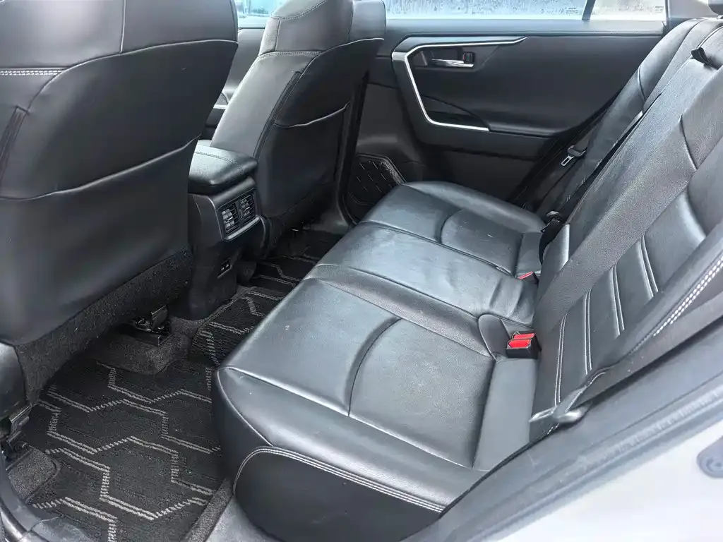 Toyota RAV4 — фото 2