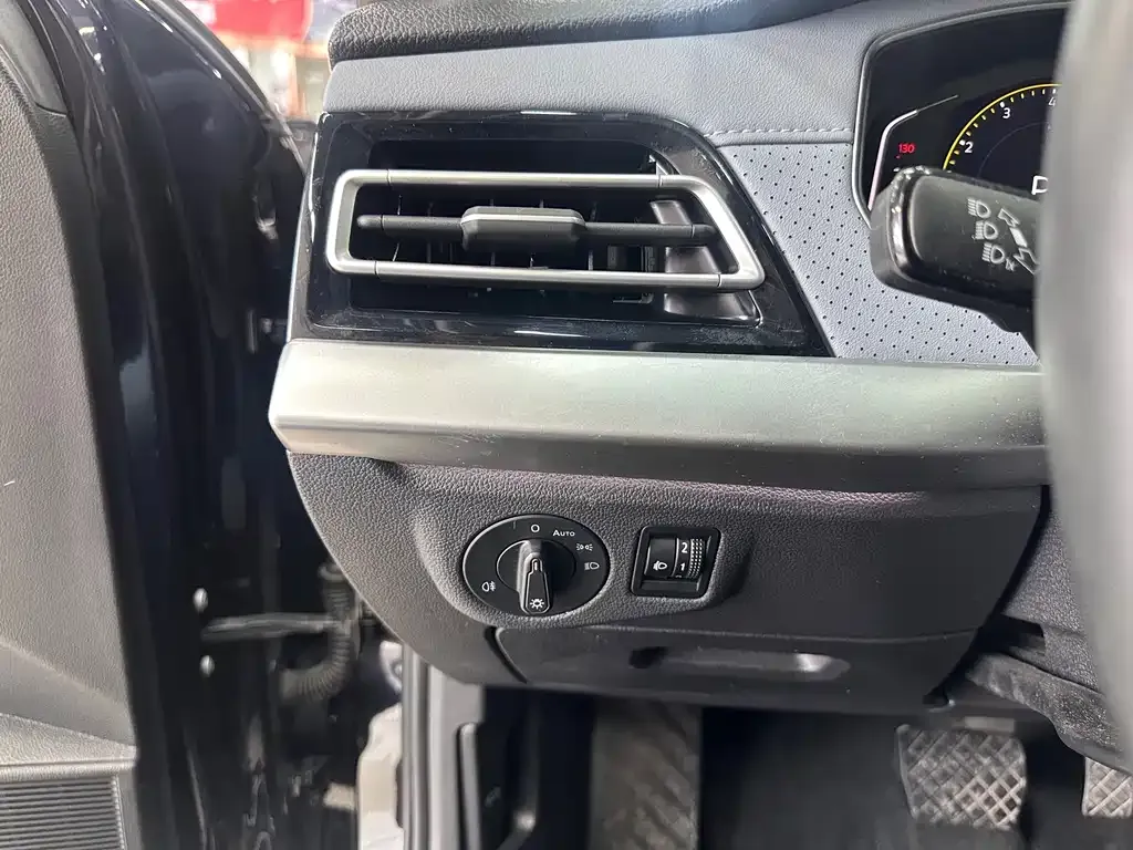 Volkswagen Lavida 2023 из CN, фото 4