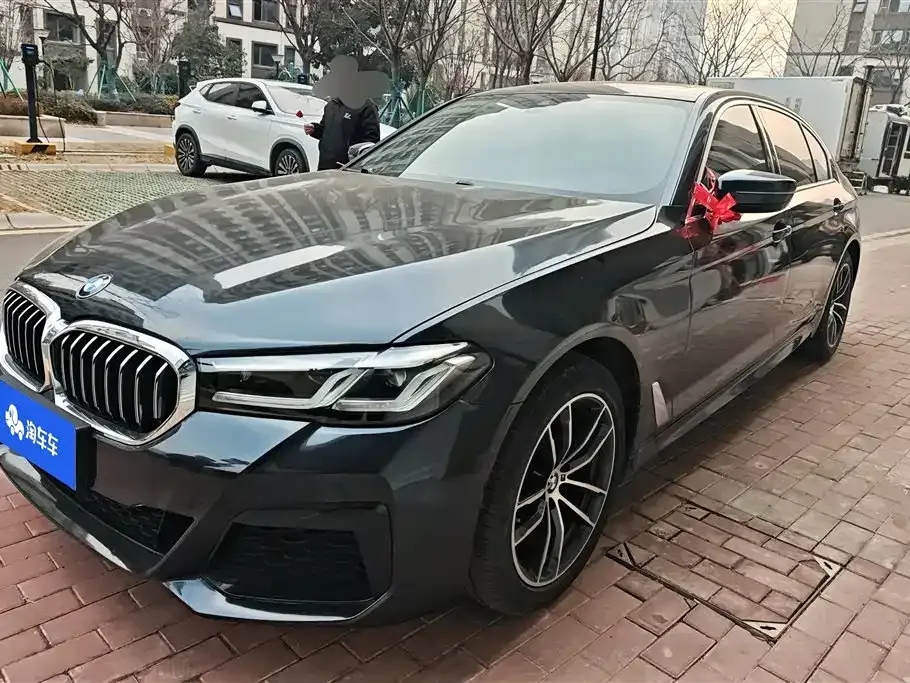 BMW 5 Series — фото 1