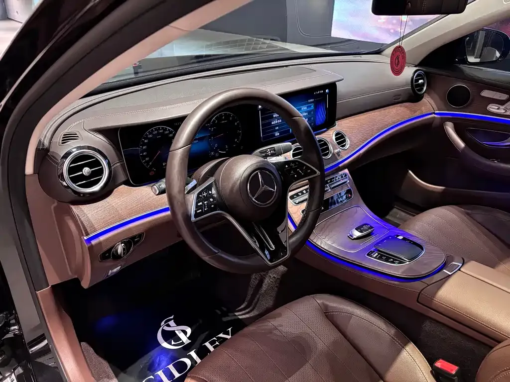 Mercedes-Benz E-Class — фото 6