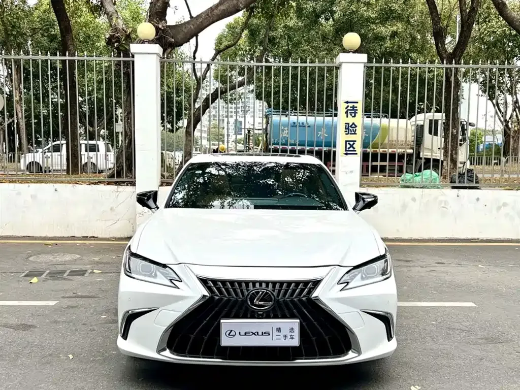 Lexus ES — фото 8