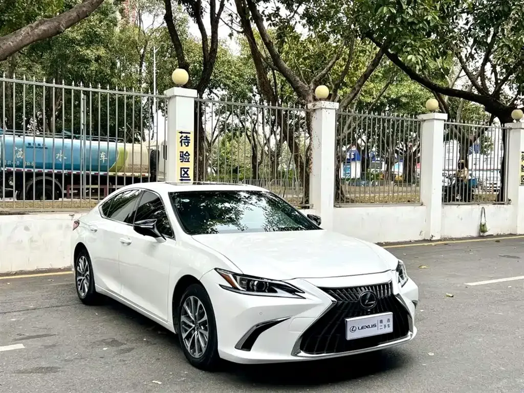 Lexus ES — фото 7