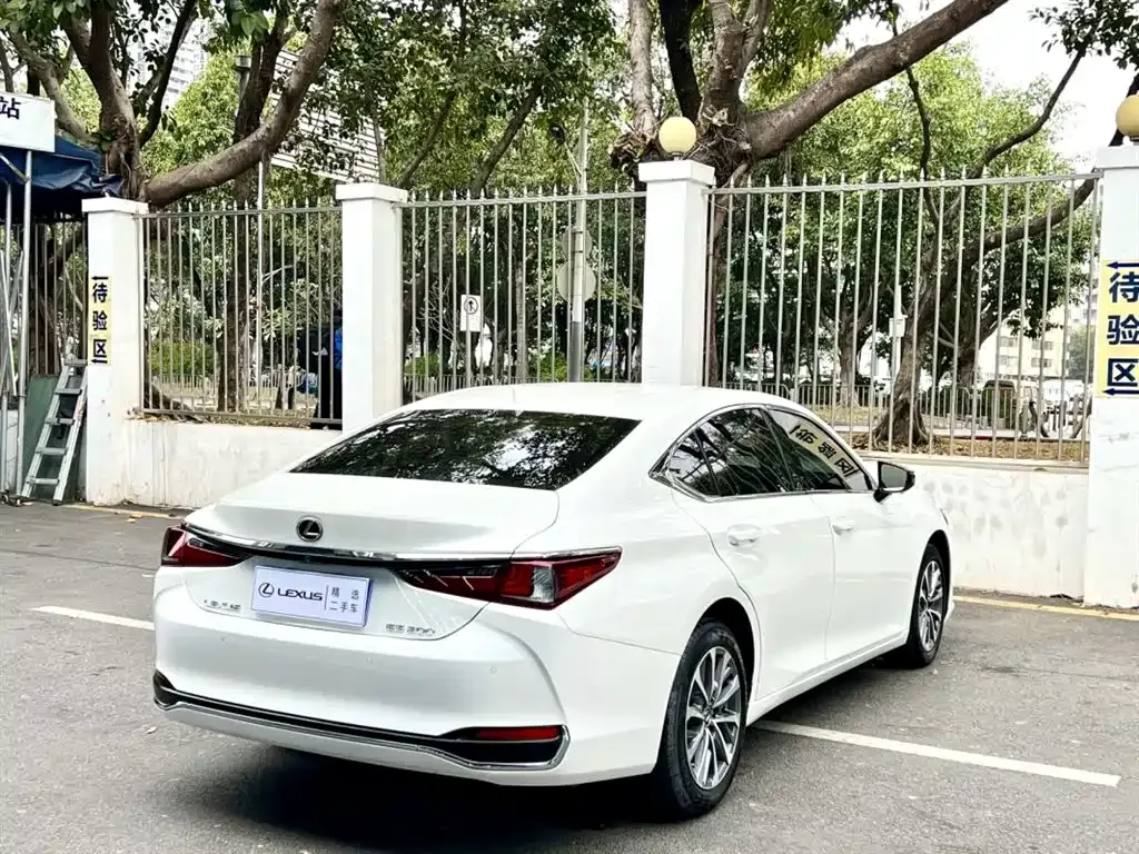 Lexus ES — фото 5