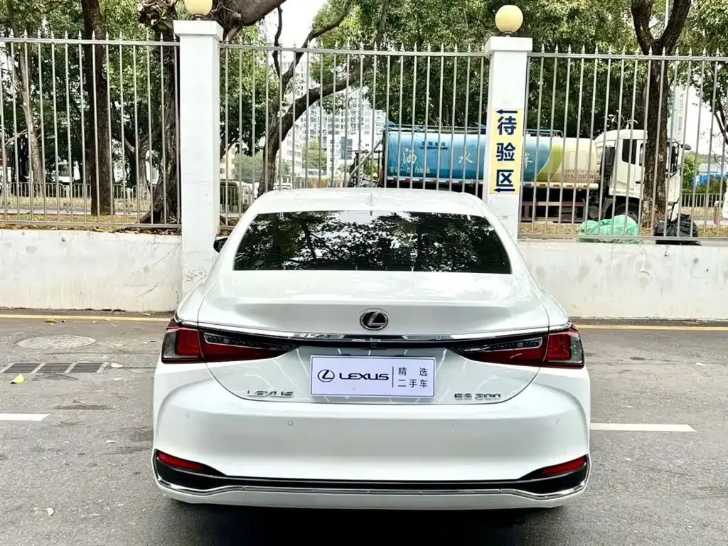 Lexus ES — фото 2
