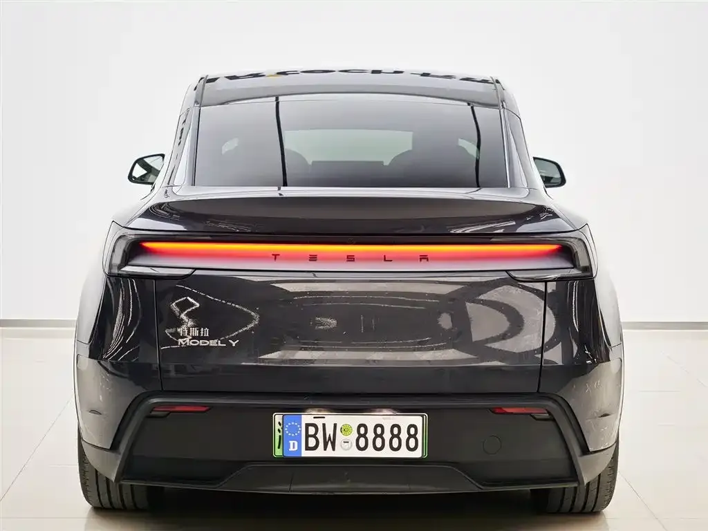 Tesla Model Y — фото 7