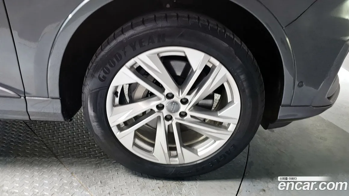Audi Q7 2021 из KR, фото 5