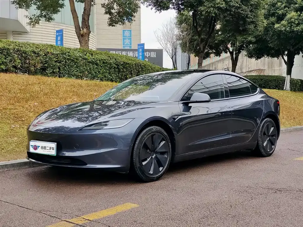 Tesla Model 3 — фото 1