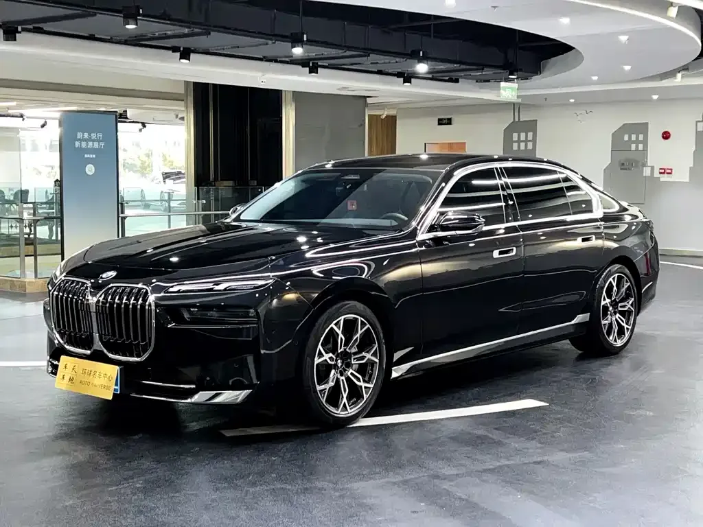 BMW 7 Series 2023 из CN, фото 1