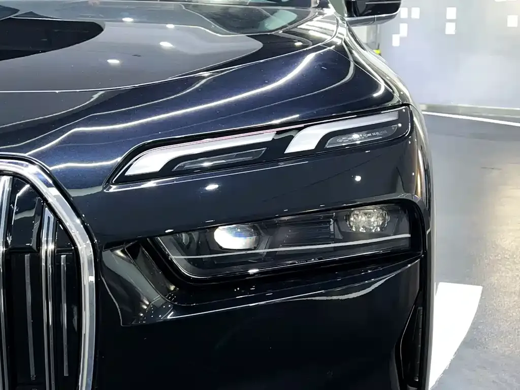 BMW 7 Series 2023 из CN, фото 8