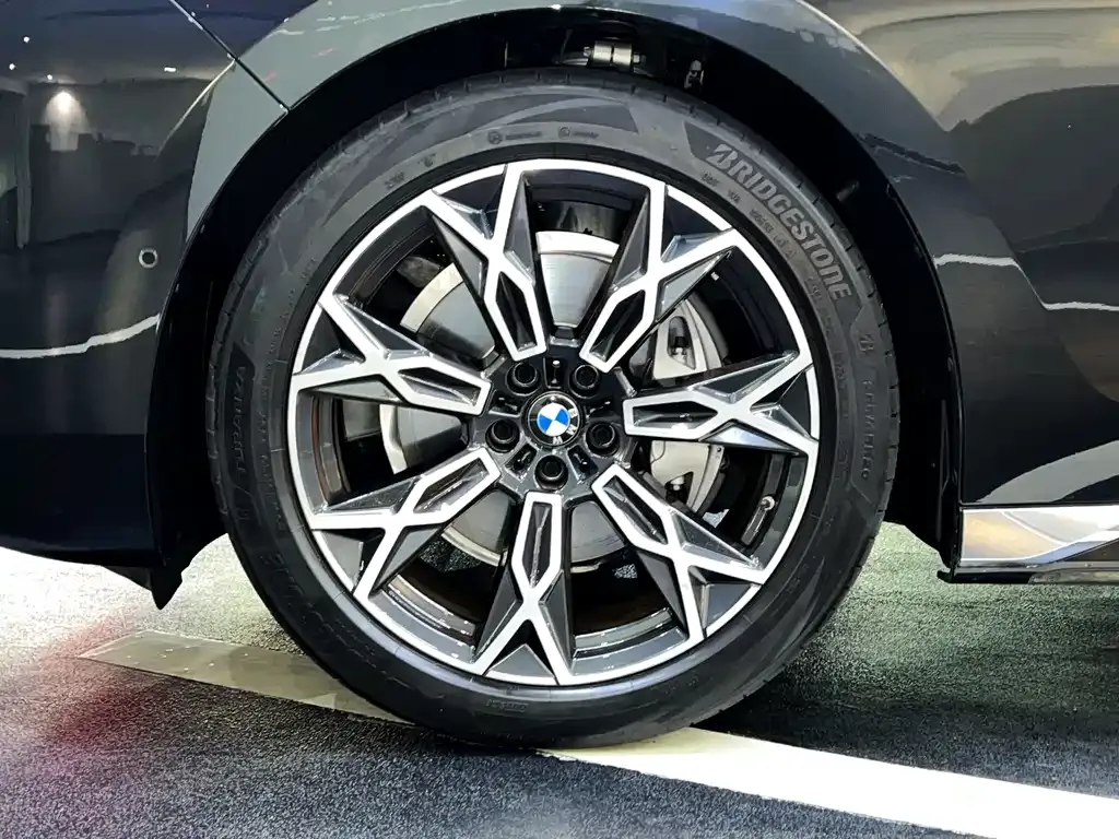 BMW 7 Series 2023 из CN, фото 9