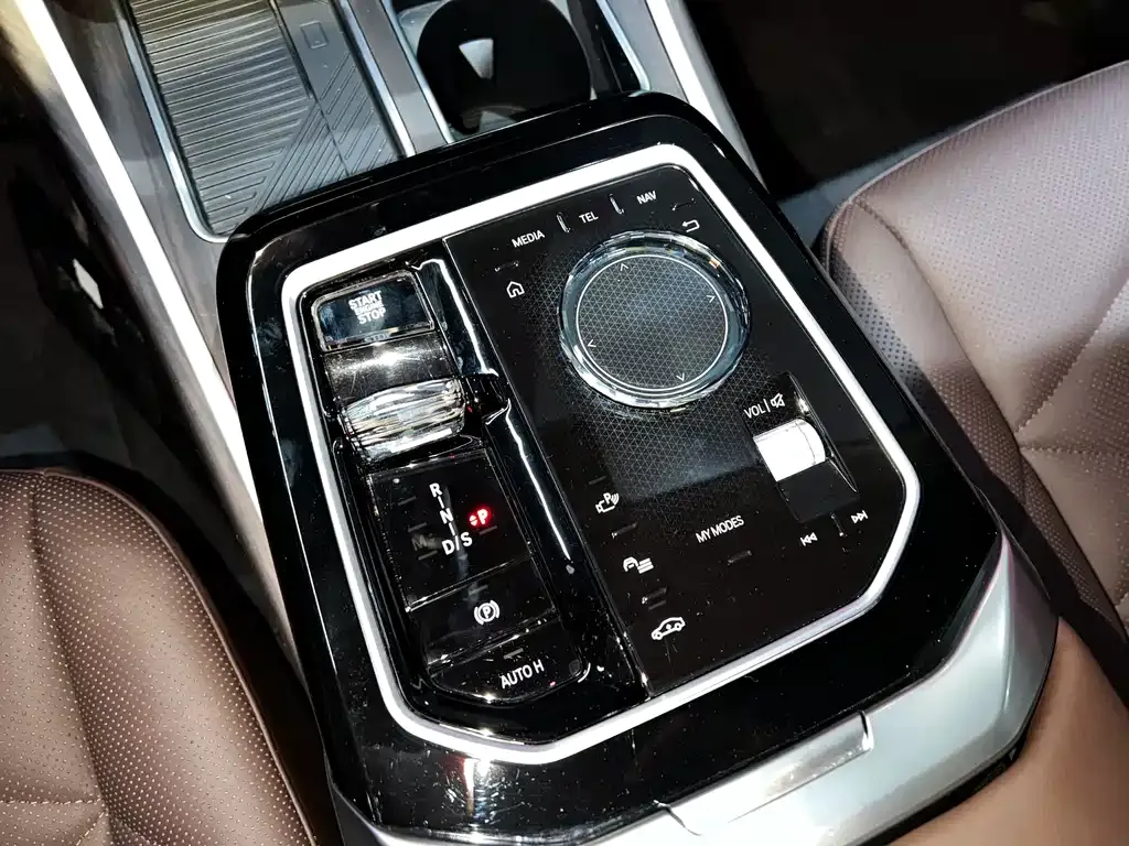 BMW 7 Series 2023 из CN, фото 7
